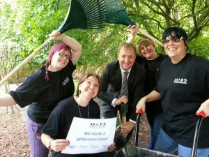 Staff from Futures Housing Group lay the footpath at Lons Infant School with Nigel Mills MP